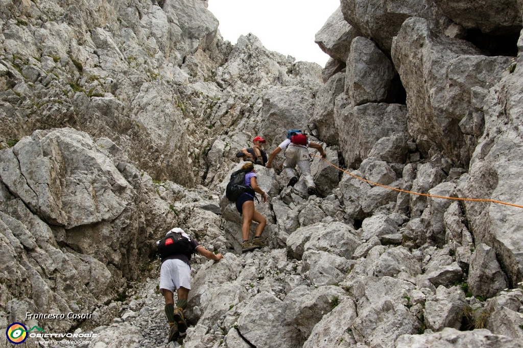 011 - In salita nel canalino.jpg